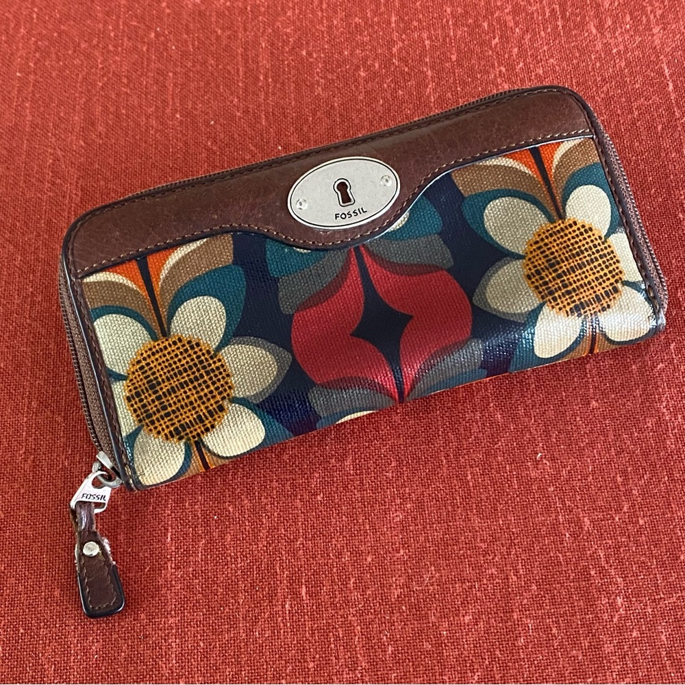 FOSSIL Key•Per Zip Around Wallet Clutch Multicolor Flowers Coated Canvas 8"x4"